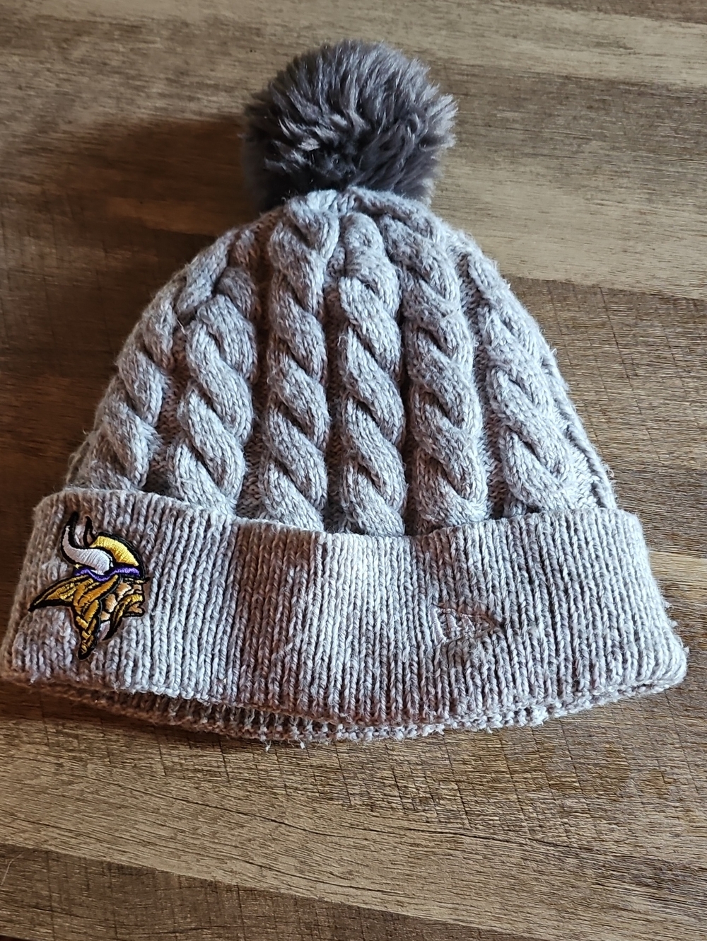 Minnesota Vikings Cozy Cable Cuffed Knit Pom Hat